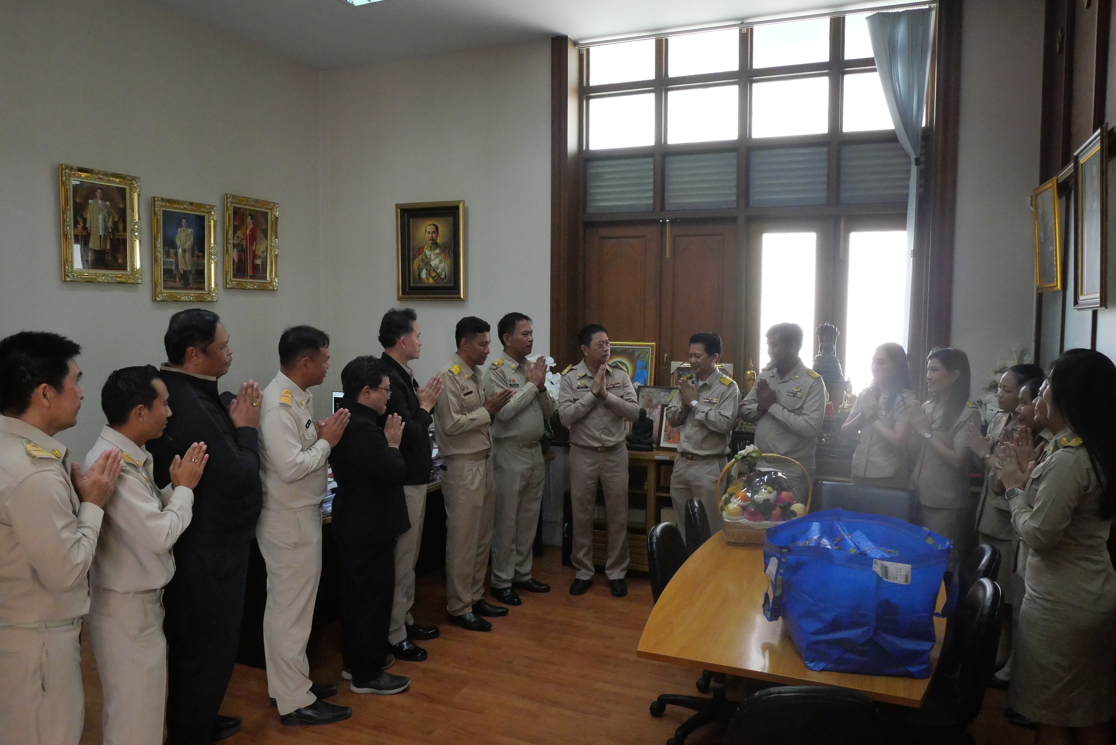 title - ส.ป.ก. ร่วมกัน สวัสดีปีใหม่ ผู้บริหารสำนักงานการปฏิรูปที่ดินเพื่อเกษตรกรรม พร้อมรับพรต้อนรับปีใหม่ 2569